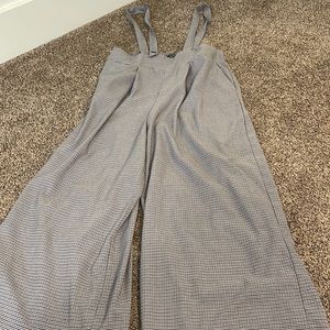 Flowy leg overall!